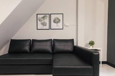 S2 Silom Large room 4-6 guests Full kitchen WIFI