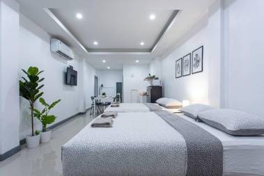 P1 Silom Pan large room full kitchen WIFI 4-6pax