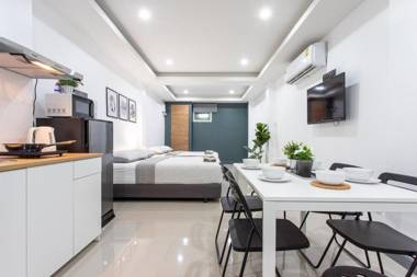 P1 Silom Pan large room full kitchen WIFI 4-6pax