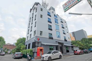 OYO 818 Suksomboon Residence