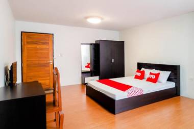 OYO 935 The Palm Apartment