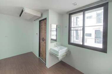 OYO 935 The Palm Apartment