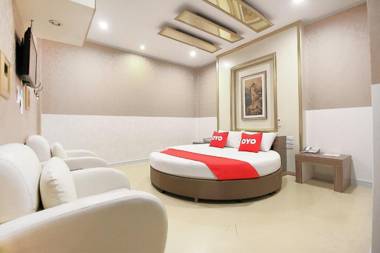 OYO 1002 Pinklao Resort