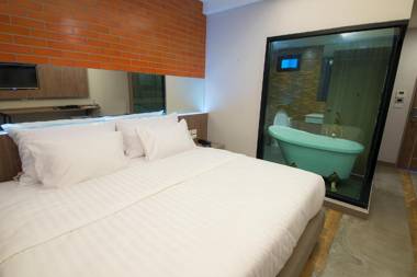 V20 Boutique Jacuzzi Hotel - SHA Extra Plus