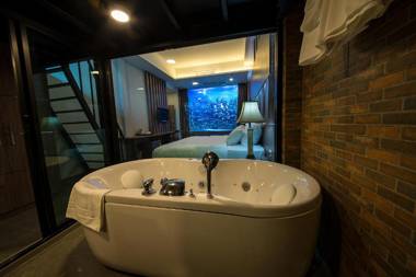 V20 Boutique Jacuzzi Hotel - SHA Extra Plus