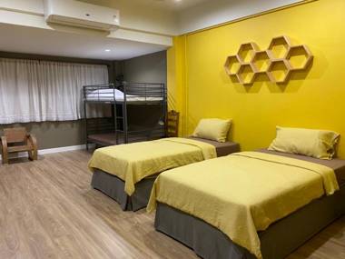 Grasshopper Bed and Cafe