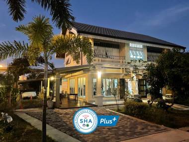 Airport one station hometel suvarnabhumi (SHA Extra Plus)