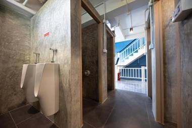 SLEEP TO FLY HOTEL & HOSTEL