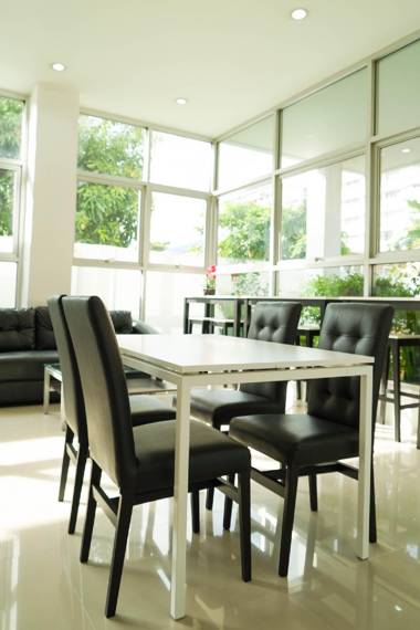 Roomquest Sukhumvit 50