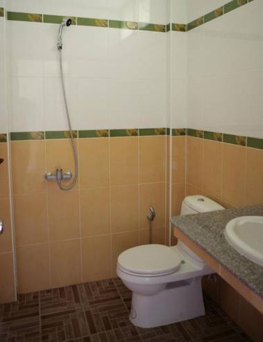 Jungle Hut Bungalows & Hotel