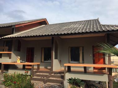 Phupha Bungalow Haad Rin