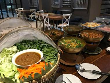 Brown House Hotel - SHA Extra Plus