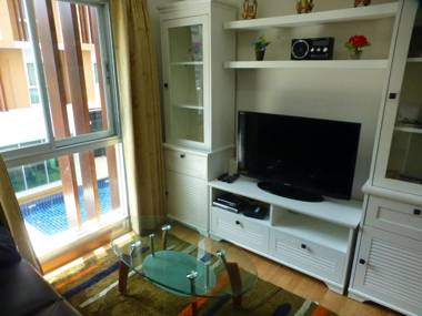 1 Double bedroom Apartment with Swimming pool security and high speed WiFi