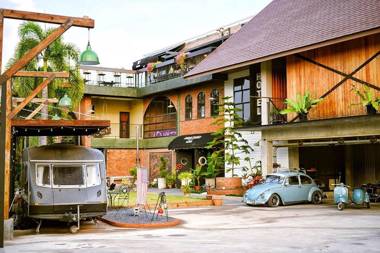 Dream factory hotel (SHA Plus)