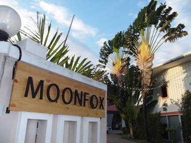 Moonfox cafeInn & Art Gallery
