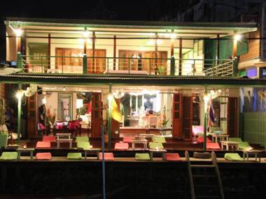 Baanrak Amphawa