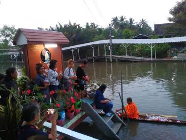 NR Homestay Amphawa