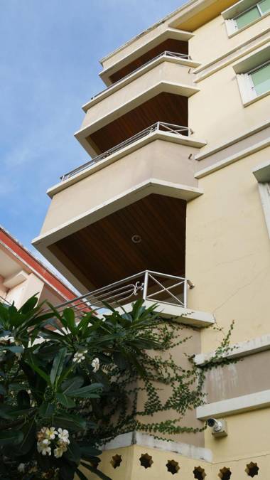 Komaree Hotel