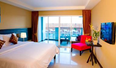 Casa Del M Resort "Newly Renovated"