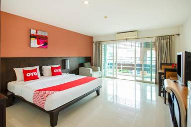 OYO 241 Ratana Hotel Sakdidet