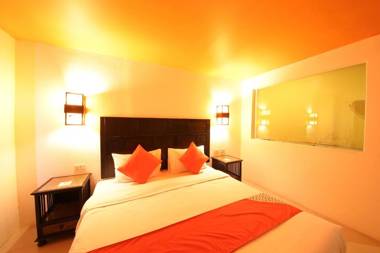 OYO 126 Patong Station House