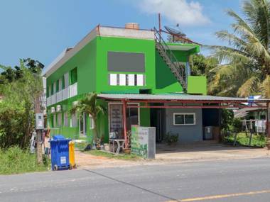 OYO 1075 The View At Naiyang