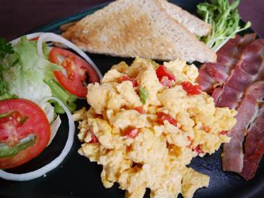 Forest Bungalows & Mama's Restaurant