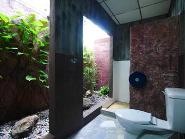 Forest Bungalows & Mama's Restaurant