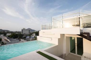 Modern Thai Suites Hotel