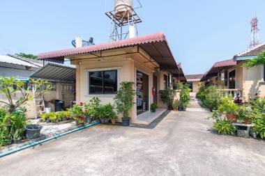 Vaccinated Staff - OYO 325 Naiyang Cottage