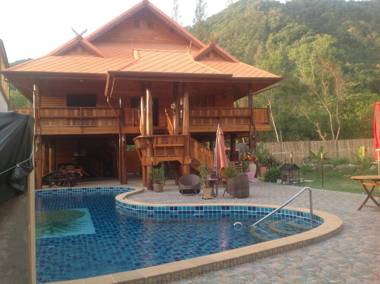 Golden Teak Resort Baan Sapparot