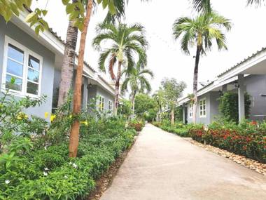 1715 House & Caff Resort Phuket