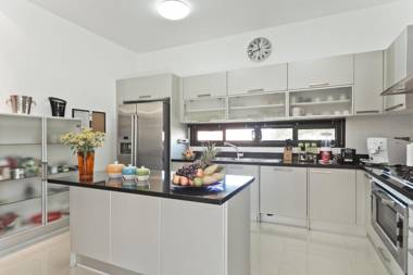 Luxury 8 bedrooms Pool Villa