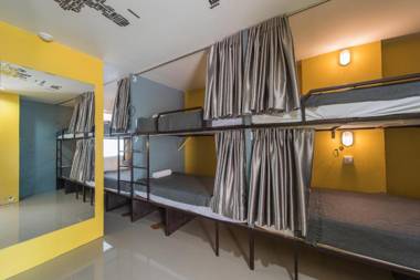 Backpacker Street Airport Place