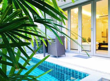 Beachfront 2br Steps To Beach In Pearl Of Naithon3