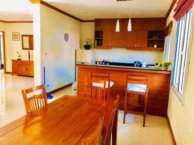 Thai Family karon 3 bedroom pool villa