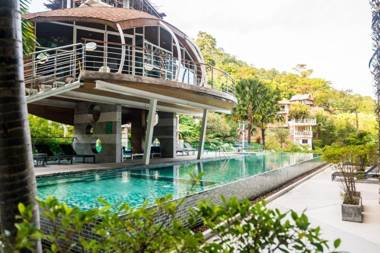 Charming pool view studio pool and gym in Patong