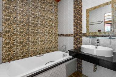 Tropical Island Getaway - Bang Tao Beach Pool