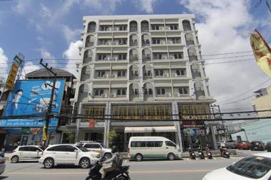 Montree Phuket Hotel SHA Extra Plus