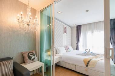 Backpacker Street Airport Place