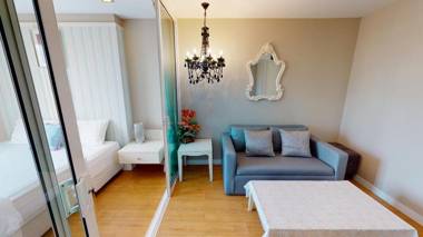 Backpacker Street Airport Place