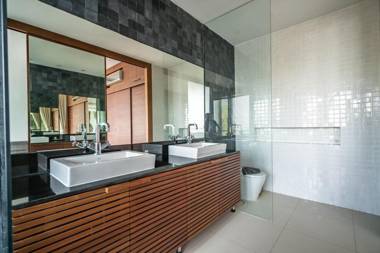 Bright 3br private pool apartment in Surin beach