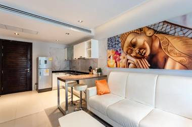 Bright apartment at Emerald Terrace gym and pool!