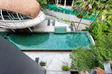 Bright apartment at Emerald Terrace gym and pool!