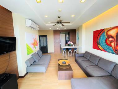 Top floor sea view 2br apartment near Karon beach!