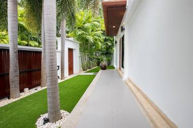 Beautiful peaceful 3 bedrooms pool villa at rawai