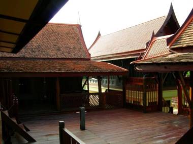 Luang Chumni Village