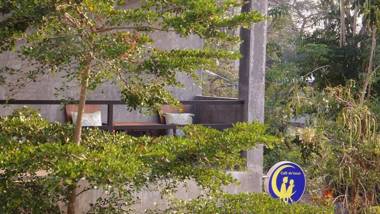 Come Moon Loft Hotel