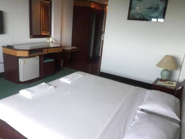 Golden Grand Hotel SHA