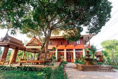 บ้านหลังวัง
